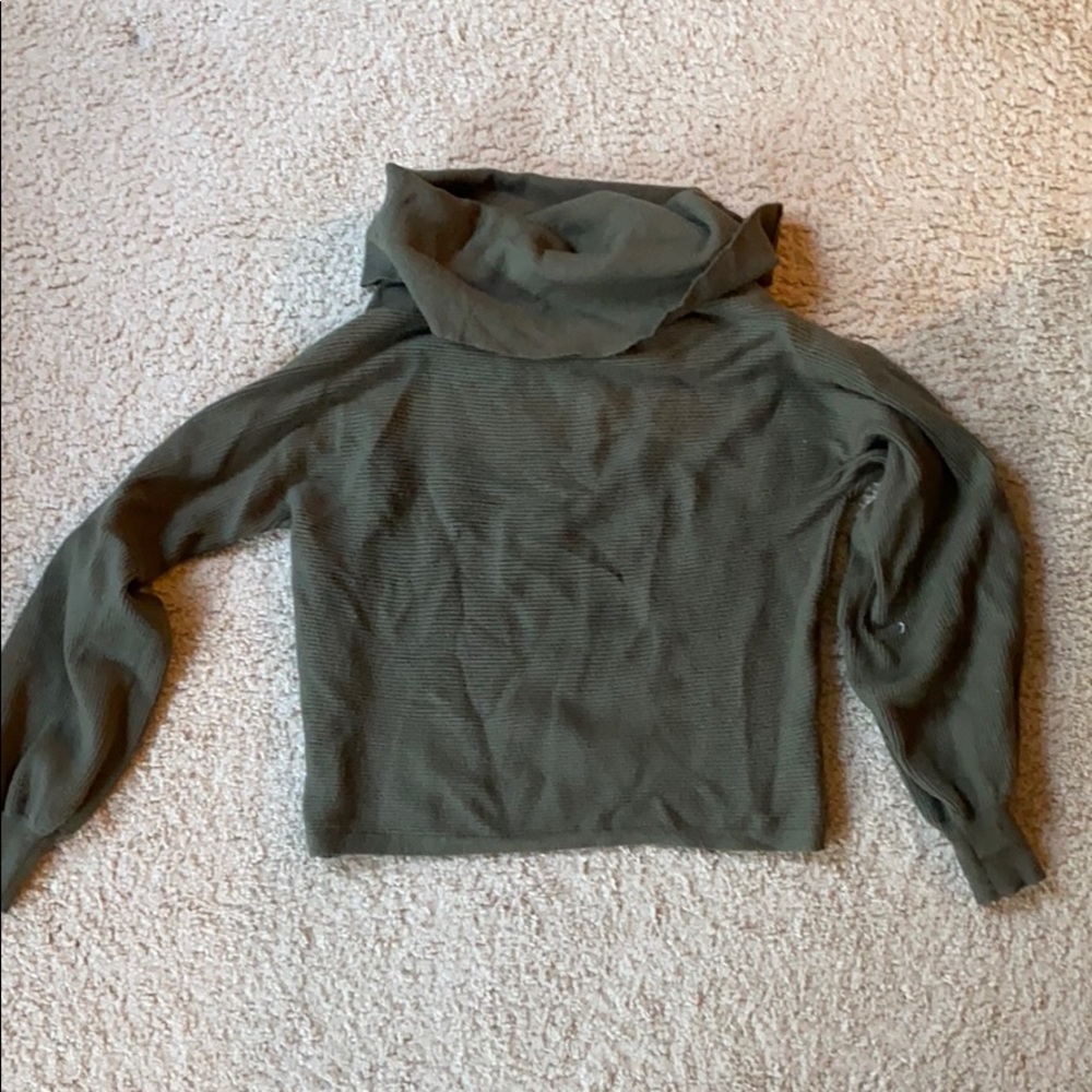 Turtleneck crop sweater